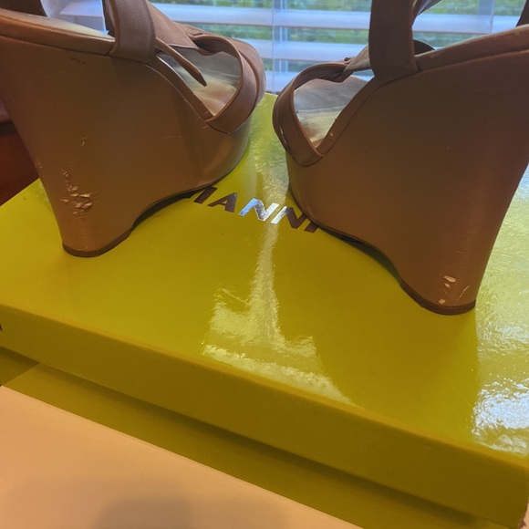 GB - CREAM WEDGED HEEL (WELTON) - Picture 3 of 7